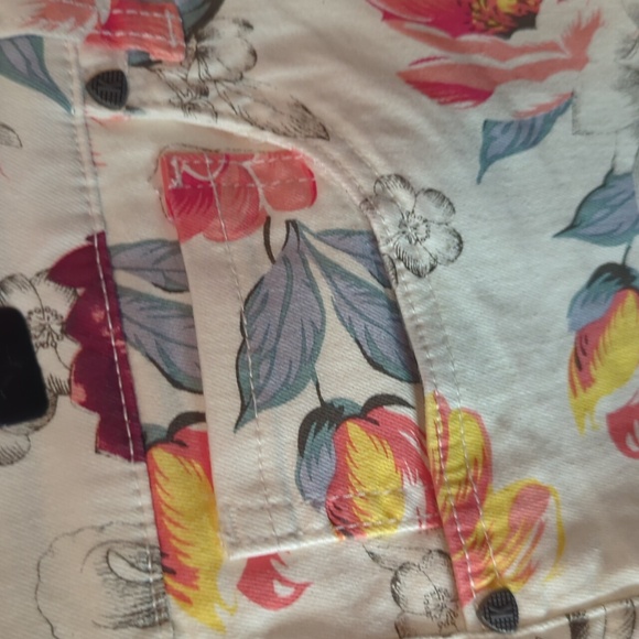 Kut from the Kloth Jane Short Floral Denim Raw Hem Cut Off High Rise - Picture 6 of 9